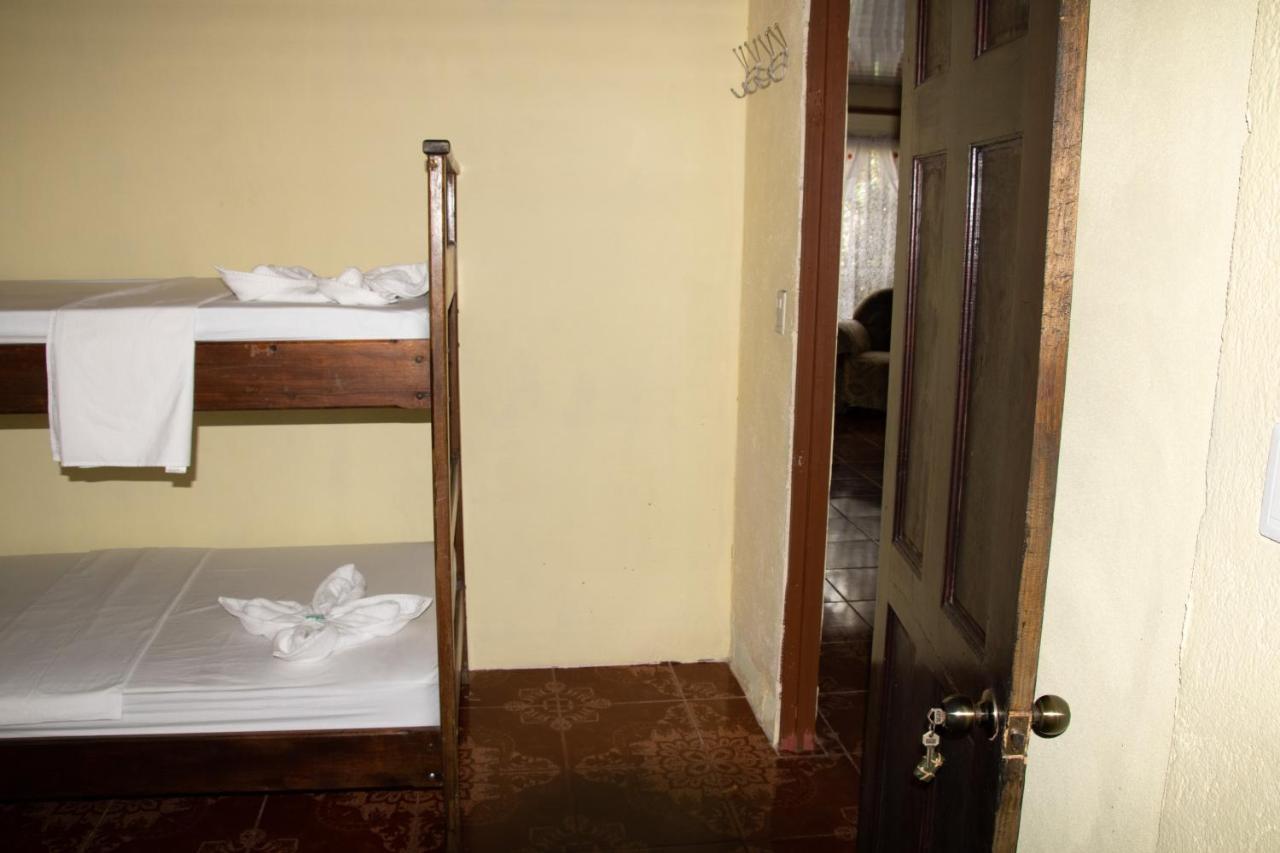 The Corner House Apartment Tortuguero Exterior photo